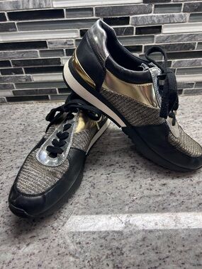Michael kors Women’s Metallic Black & Gold Fashion Sneakers size 8